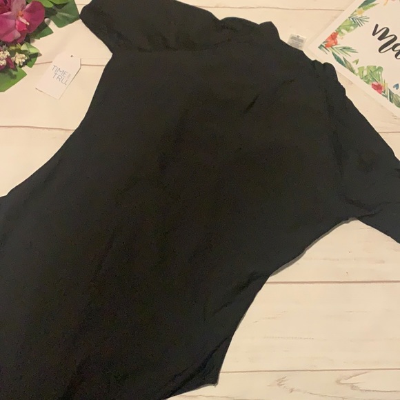 Padded Rash Guard - Picture 5 of 13